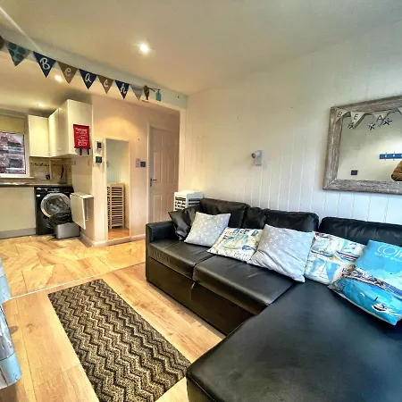 Wight Waves Holidays Sandown Exterior photo