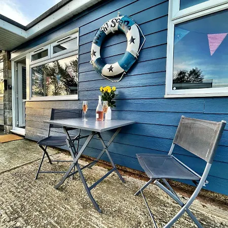 Wight Waves Holidays Sandown Exterior photo