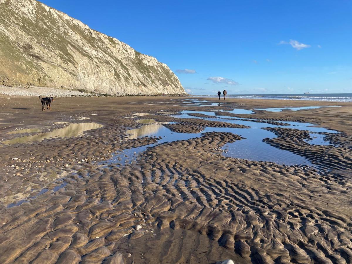 Wight Waves Holidays * Sandown